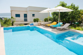 Impeccable 3Bed Ap pool sea view IVY HOUSE Tivat